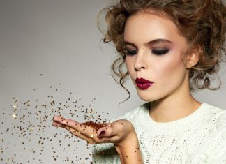 Mẹo trang điểm lấp lánh cho mùa lễ hội