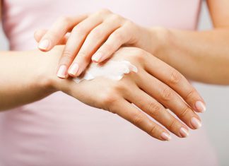 Bỏ túi những mẹo dưỡng tay hiệu quả với nguyên liệu tự nhiên