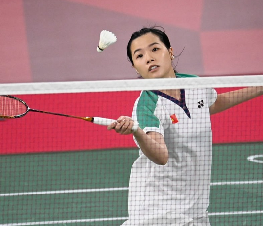 Thùy Linh thi đấu trận mở màn...